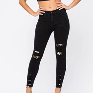 Judy Blue Black w/ Leopard Patch’s Skinny Jeans, size 5/27